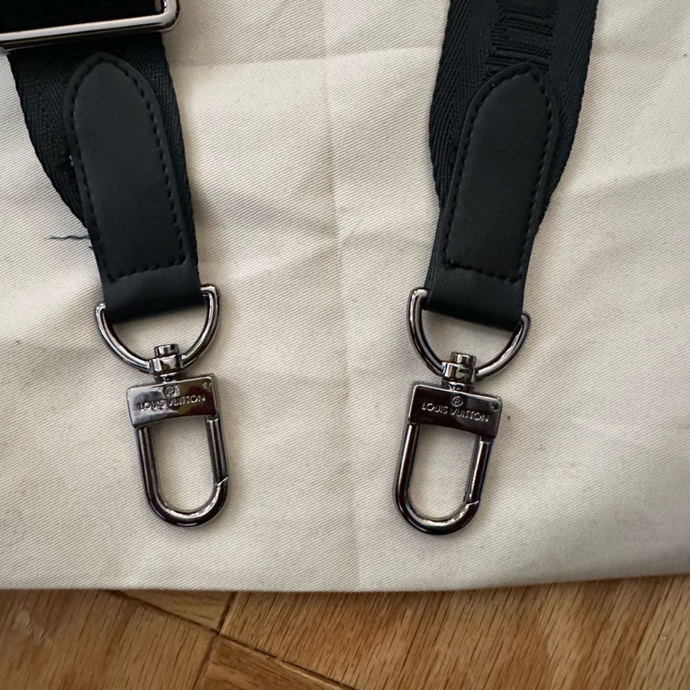 Louis Vuitton 3 piece cross body - Picture 9 of 10